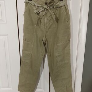 Universal Thread Women's sage green Cropped Pants with Tie Waist. Worn once